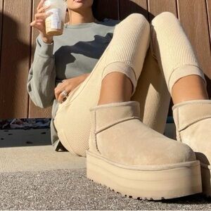 UGG: Classic Ultra Mini Platform Mustard Seed 🍦